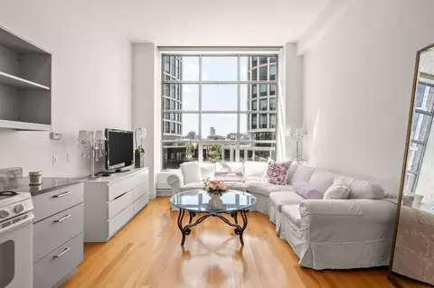 360 Newbury St #402, Boston, MA 02115