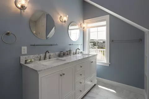 Bath - 2 Worcester Ave, Monument Beach, MA 02553 photo 4 of 5