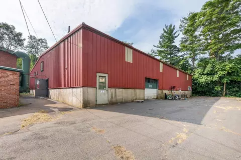 Exterior - 35 Lower Grape St, Chicopee, MA 01020 photo 5 of 9