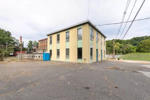 Exterior - 35 Lower Grape St, Chicopee, MA 01020 photo 8 of 9