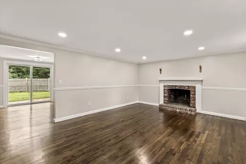 Living - 3 Thoreau Dr, Centerville, MA 02632 photo 2 of 3