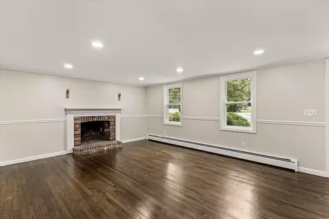 Living - 3 Thoreau Dr, Centerville, MA 02632 photo 1 of 3