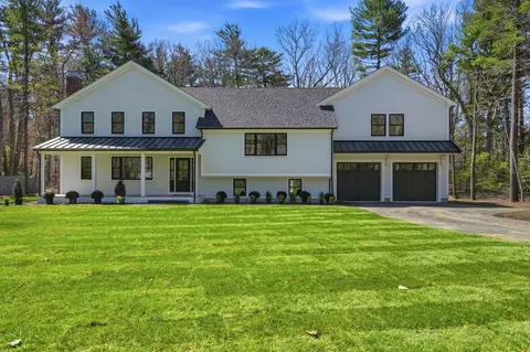 26 Old Pottery Ln, Norwell, MA 02061