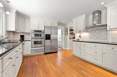 Kitchen - 286 Midpine Rd, Barnstable, MA 02630 photo 2 of 4