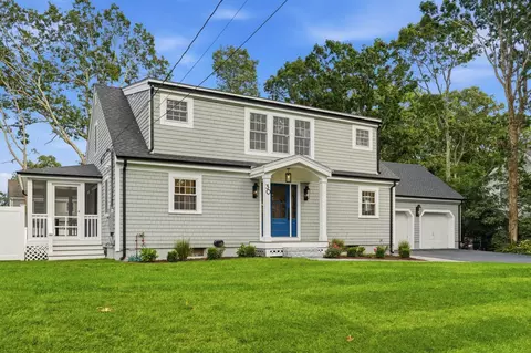 30 Deerfield Rd, Osterville, MA 02655