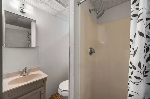 Bath - 34 Commodore Ln, Marstons Mills, MA 02648 photo 4 of 5