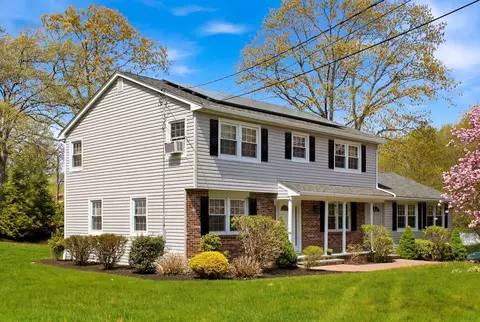 9 Sparhawk Dr, Burlington, MA 01803