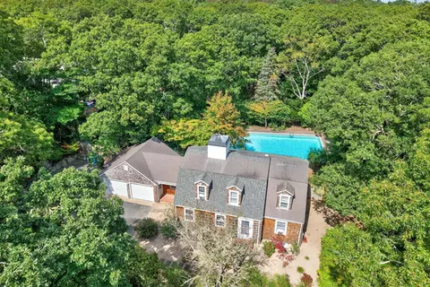 13 Two Ponds Rd, Falmouth, MA 02540
