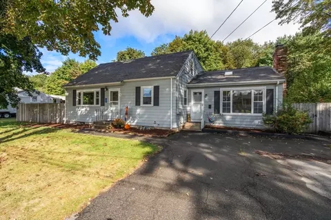 Exterior - 11 Munroe Dr, Plainville, MA 02762 photo 2 of 10