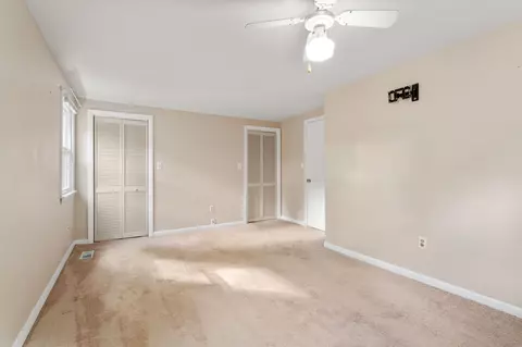 Bedroom - 11 Munroe Dr, Plainville, MA 02762 photo 4 of 5