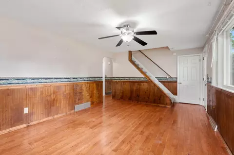 Living - 11 Munroe Dr, Plainville, MA 02762 photo 4 of 9