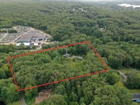 27 Douglas Rd, Webster, MA 01570 photo 4