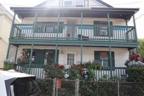 48 Blossom St, Lowell, MA 01852
