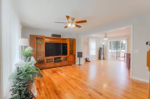 Living - 122 Ambrose St, Springfield, MA 01109 photo 1 of 7