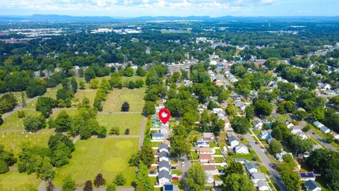 View/Area - 122 Ambrose St, Springfield, MA 01109 photo 1 of 1