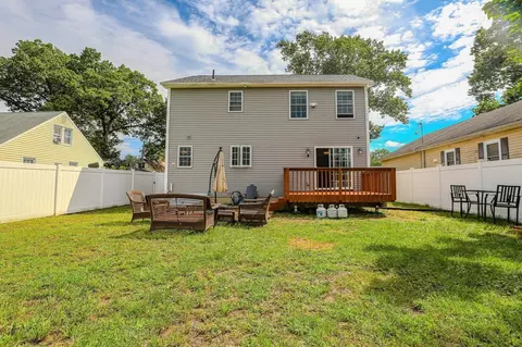 Exterior - 122 Ambrose St, Springfield, MA 01109 photo 8 of 9
