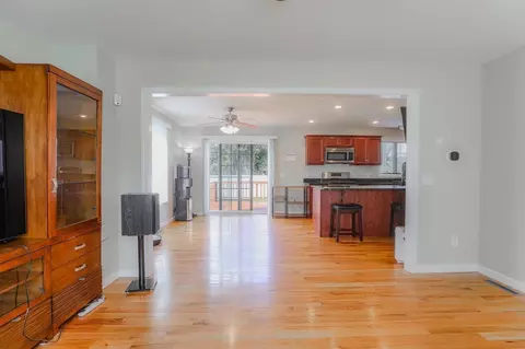 Living - 122 Ambrose St, Springfield, MA 01109 photo 4 of 7