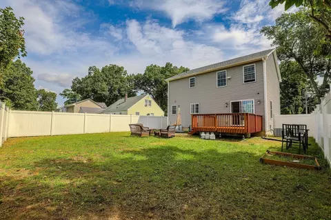 Exterior - 122 Ambrose St, Springfield, MA 01109 photo 7 of 9
