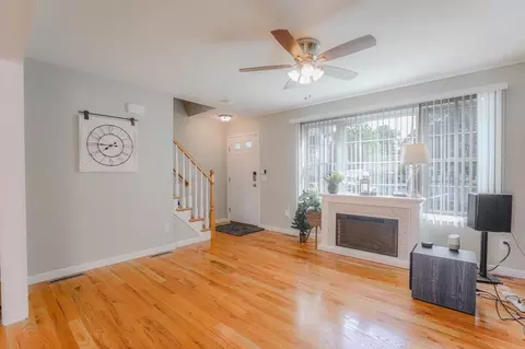 Living - 122 Ambrose St, Springfield, MA 01109 photo 5 of 7