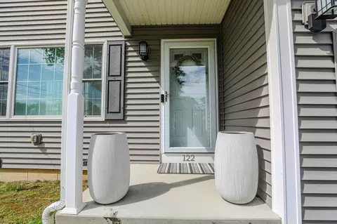 Exterior - 122 Ambrose St, Springfield, MA 01109 photo 3 of 9