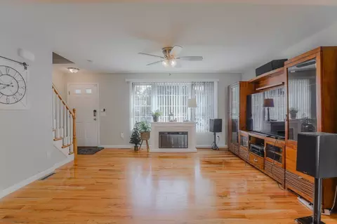 Living - 122 Ambrose St, Springfield, MA 01109 photo 6 of 7