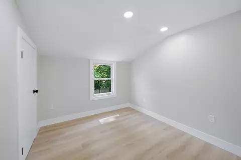 Bedroom - 31 Chippewa Dr, Buzzards Bay, MA 02532 photo 5 of 6
