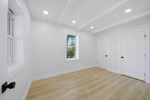 Bedroom - 31 Chippewa Dr, Buzzards Bay, MA 02532 photo 1 of 6