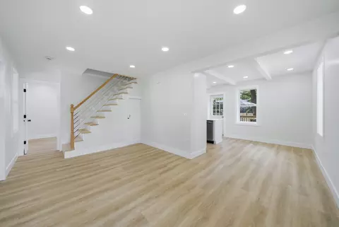 Living - 31 Chippewa Dr, Buzzards Bay, MA 02532 photo 2 of 3