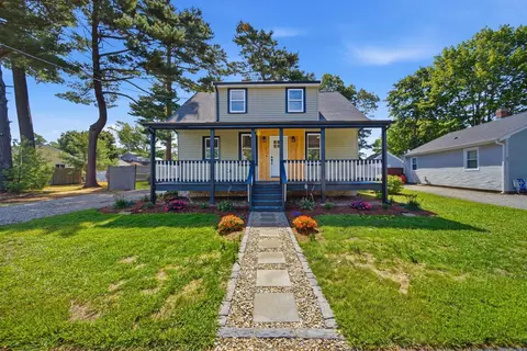 Exterior - 31 Chippewa Dr, Buzzards Bay, MA 02532 photo 2 of 5