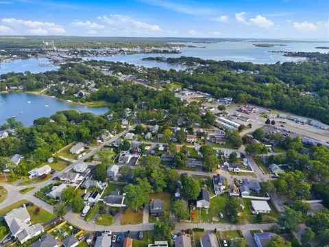 View/Area - 31 Chippewa Dr, Buzzards Bay, MA 02532 photo 2 of 3