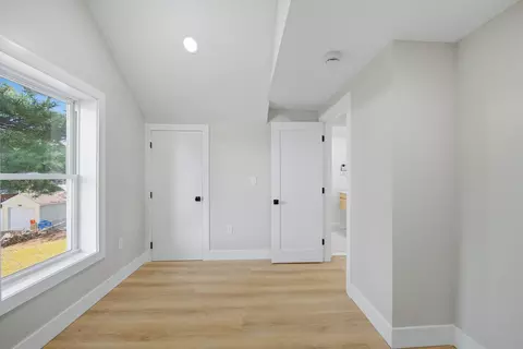 Bedroom - 31 Chippewa Dr, Buzzards Bay, MA 02532 photo 2 of 6