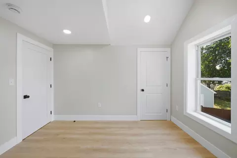 Bedroom - 31 Chippewa Dr, Buzzards Bay, MA 02532 photo 4 of 6