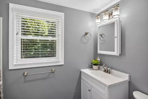 Bath - 52 Willimantic Dr, Marstons Mills, MA 02648 photo 2 of 4
