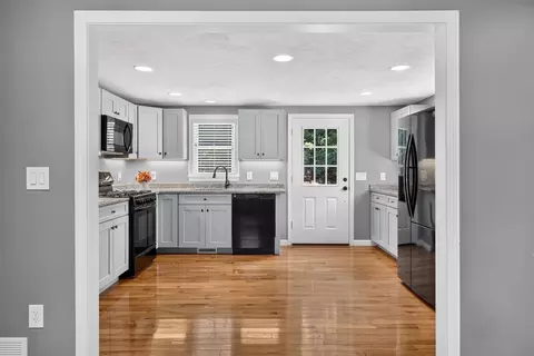 Kitchen - 52 Willimantic Dr, Marstons Mills, MA 02648 photo 3 of 3