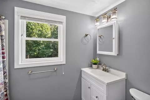 Bath - 52 Willimantic Dr, Marstons Mills, MA 02648 photo 3 of 4