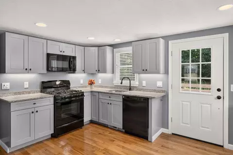 Kitchen - 52 Willimantic Dr, Marstons Mills, MA 02648 photo 2 of 3
