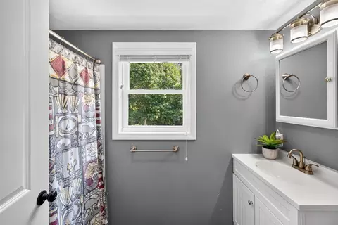 Bath - 52 Willimantic Dr, Marstons Mills, MA 02648 photo 4 of 4