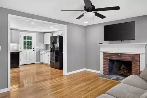 Living - 52 Willimantic Dr, Marstons Mills, MA 02648 photo 3 of 6