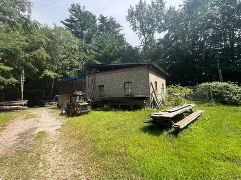 513 E River St, Orange, MA 01364 photo 4