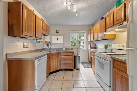 Kitchen - 5 Walnut #5A, Devens, MA 01434 photo 1 of 3