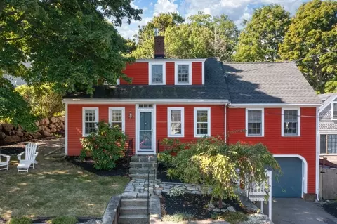 24 Mount Pleasant St, Rockport, MA 01966