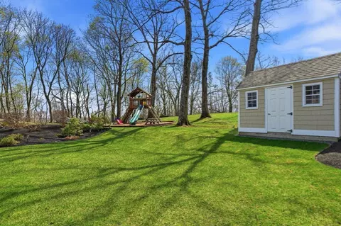 Exterior - 21 Chadbourne Rd, Lexington, MA 02421 photo 5 of 5