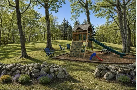 Exterior - 21 Chadbourne Rd, Lexington, MA 02421 photo 3 of 5