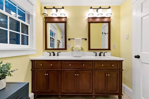 Bath - 18 Dinahs Way, Wareham, MA 02571 photo 3 of 7