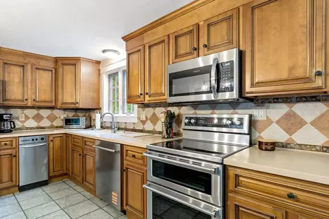 Kitchen - 18 Dinahs Way, Wareham, MA 02571 photo 1 of 7