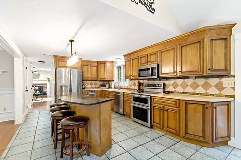 Kitchen - 18 Dinahs Way, Wareham, MA 02571 photo 3 of 7