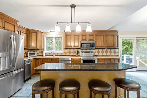 Kitchen - 18 Dinahs Way, Wareham, MA 02571 photo 4 of 7