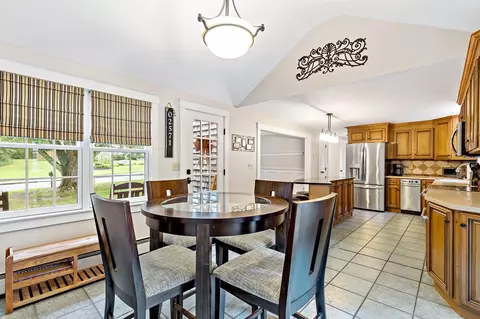 Kitchen - 18 Dinahs Way, Wareham, MA 02571 photo 5 of 7