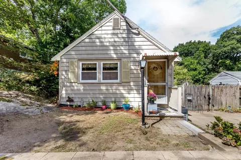 20 Crest Ave, Weymouth, MA 02189