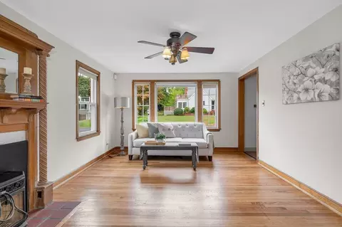 Living - 16 Central St, Wakefield, MA 01880 photo 2 of 4